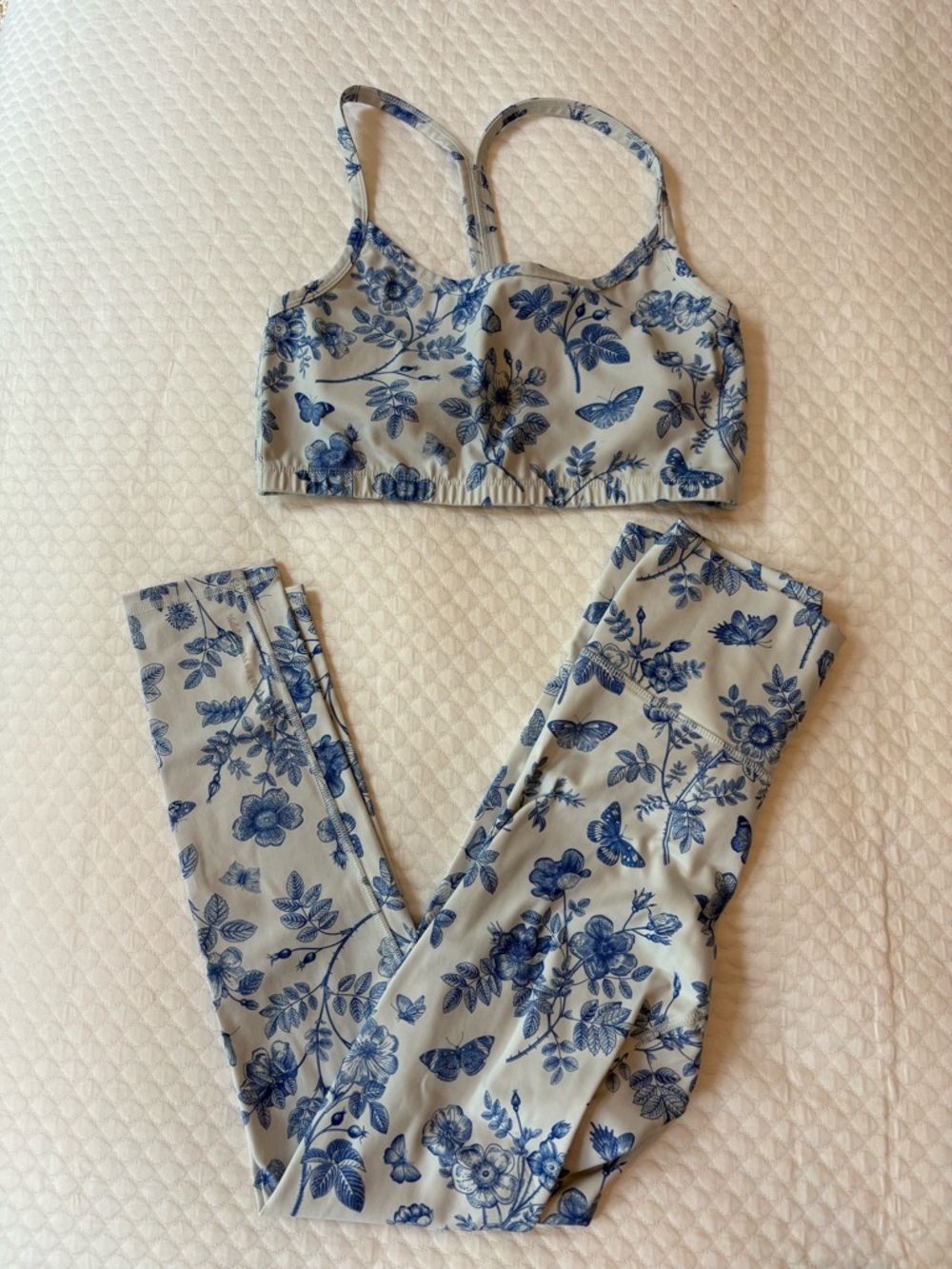 Terez Blue Floral Sports Bra and Leggings Set top med leggings small blue toile
